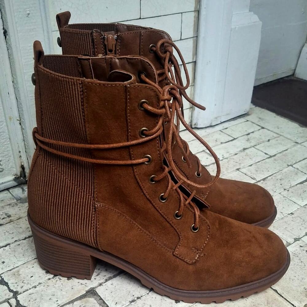 Title: TRUE CRAFT Boxthorn Hiker Boots 9.5M HikingCore Rugged Fall Utility Style